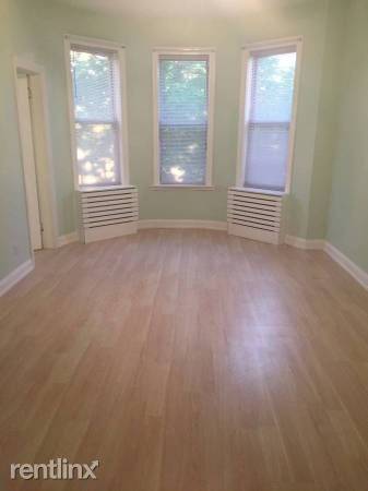 Main picture of 5940 Summerfield St