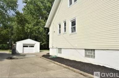 Main picture of 6868 Beechmont Ave