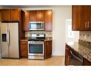 Main picture of 288 Summit Ave