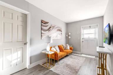 Main picture of 1826 Sherman St