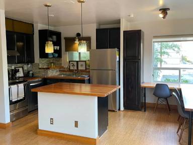 Main picture of 611 10th Ave E