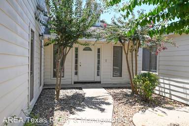 Main picture of 14211 Hillvale Dr