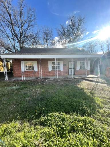 Main picture of 713 W Patton Ave