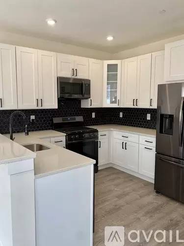 Main picture of 821 Diamond St