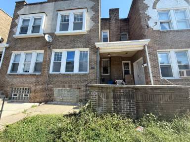 Main picture of 5929 N Lawrence St