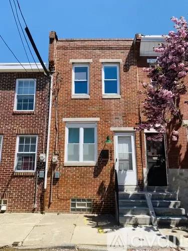 Main picture of 1909 E Oakdale St