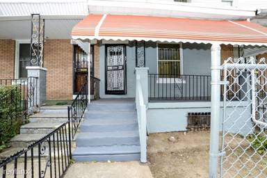Main picture of 5418 Spruce St