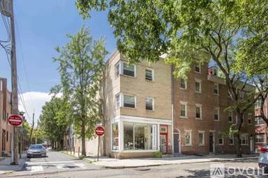 Main picture of 518 S 7th St