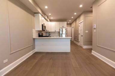 Main picture of 1640 N Albany Ave