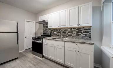 Main picture of 281 W Franklin St