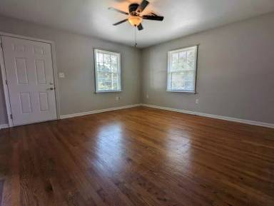 Main picture of 400 Riverside Dr