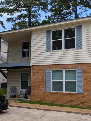 Main picture of 152 Locke St