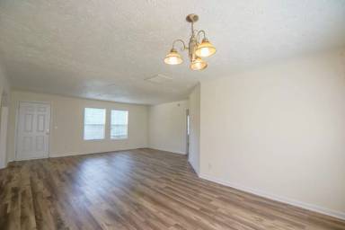 Main picture of 1018 Dooley Dr