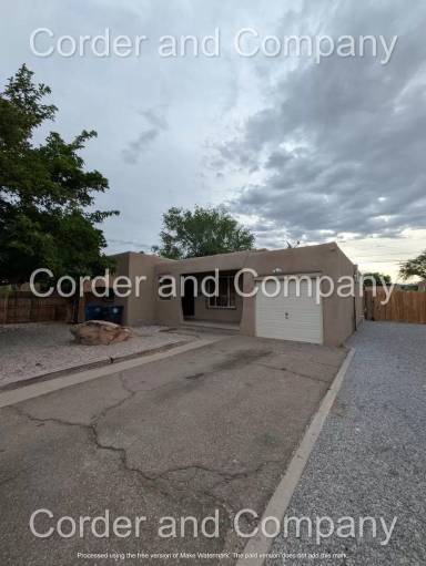Main picture of 302 Valencia Dr NE