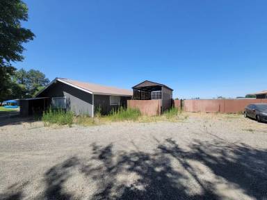 Main picture of 24520 S Oak St