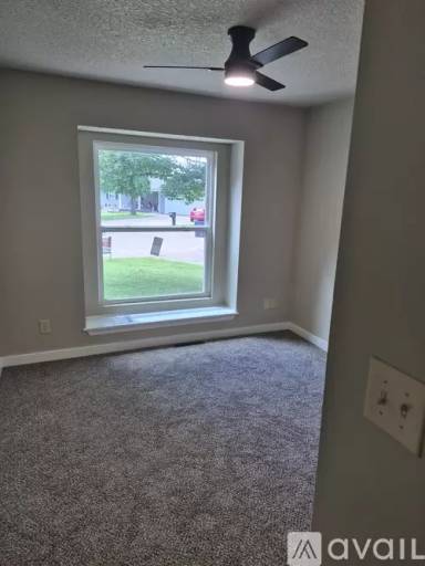 Main picture of 735 Crockett Dr