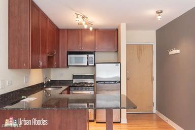 Main picture of 625 W Wrightwood Ave Apartments