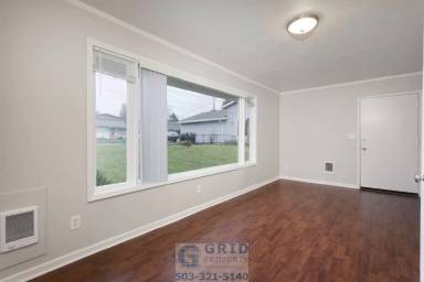 Main picture of 4949 NE Campaign St