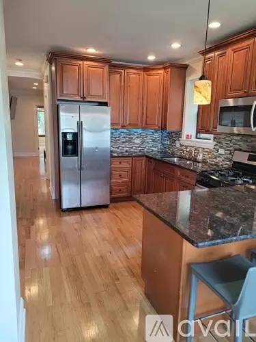 Main picture of 5614 W Melrose St