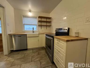 Main picture of 609 E Meyer Blvd