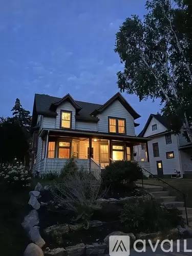 Main picture of 984 Hampden Ave