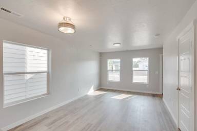 Main picture of 11057 W Crestwater Ln