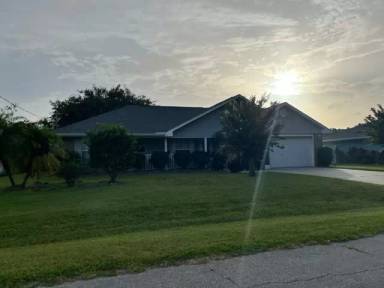Main picture of 30 Freeland Ln