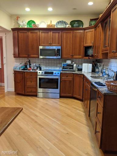 Main picture of 1080 Beacon St
