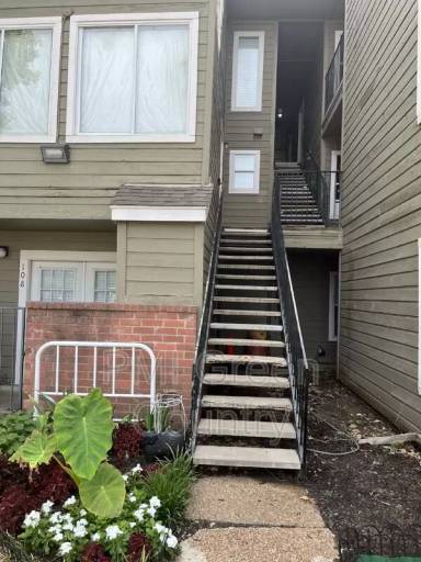 Main picture of 1730 E 67th St