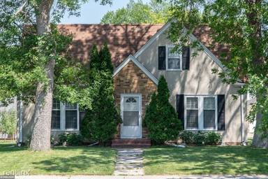 Main picture of 5713 Chicago Ave