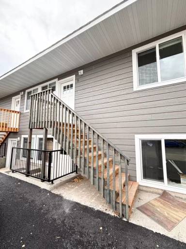 Main picture of 806 W Allison Ave