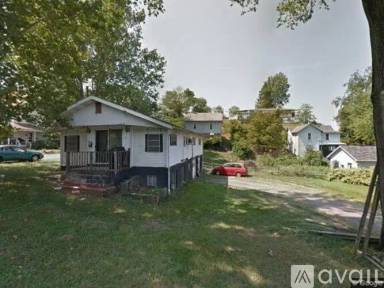 Main picture of 12 Sycamore St
