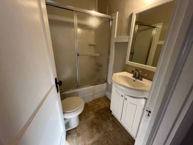 Main picture of 604 1st St NE