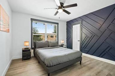 Main picture of 209 W Gladys St