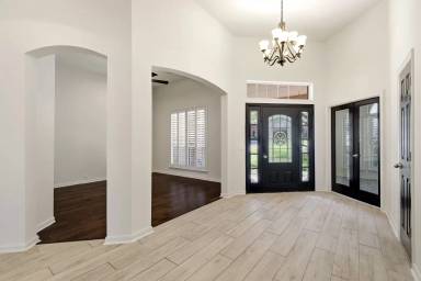Main picture of 1615 Lookout Pt