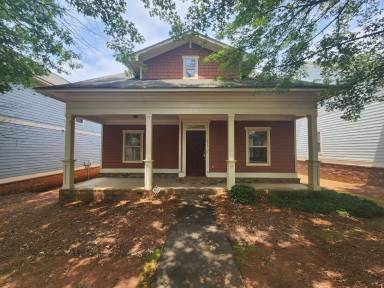 Main picture of 100 Davis St