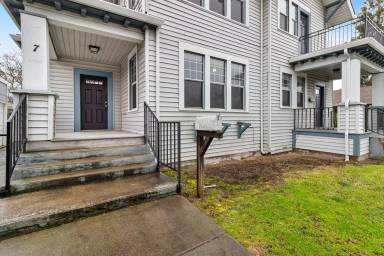 Main picture of 7 Rose Ave