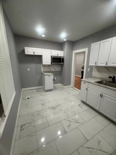 Main picture of 596 Ferry St