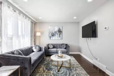 Main picture of 4851 S Luna Ave