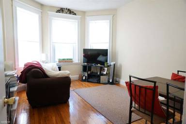Main picture of 221 Kelton St