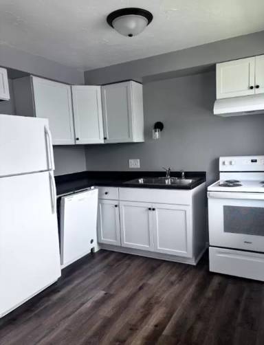 Main picture of 1359 W 4th St