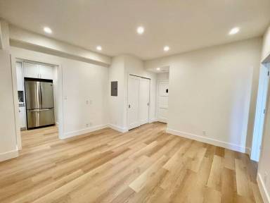Main picture of 1740 Broadway