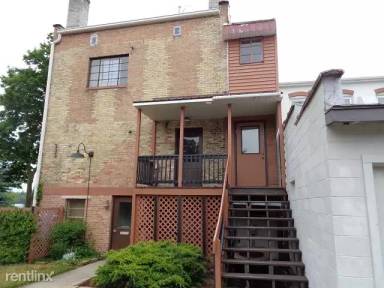 Main picture of 121 W Colby St