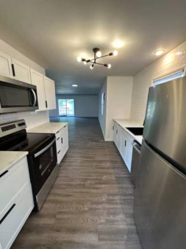 Main picture of 210 E Saint Anne St