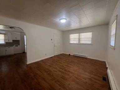 Main picture of 5119 Higgins St