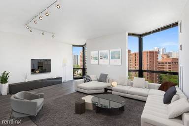 Main picture of 1120 N LaSalle Dr Apartments