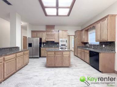 Main picture of 2019 E 29th St