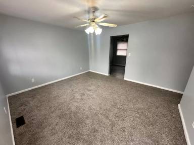 Main picture of 1621 E South St