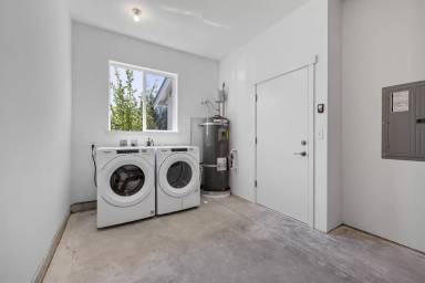 Main picture of 4030 Dewey Rd