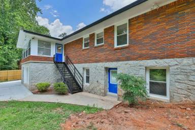 Main picture of 2239 Fairburn Rd SW